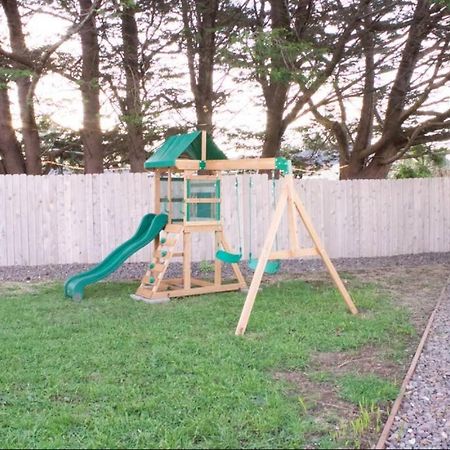 Private Home - Playground, Jumping Mat, Bbq, Darts, Firepit, Gazebo, 4 Smart Tvs, White Cotton Bedding, - The Redwood Cul-De Sac Beach Retreat كريسينت سيتي المظهر الخارجي الصورة