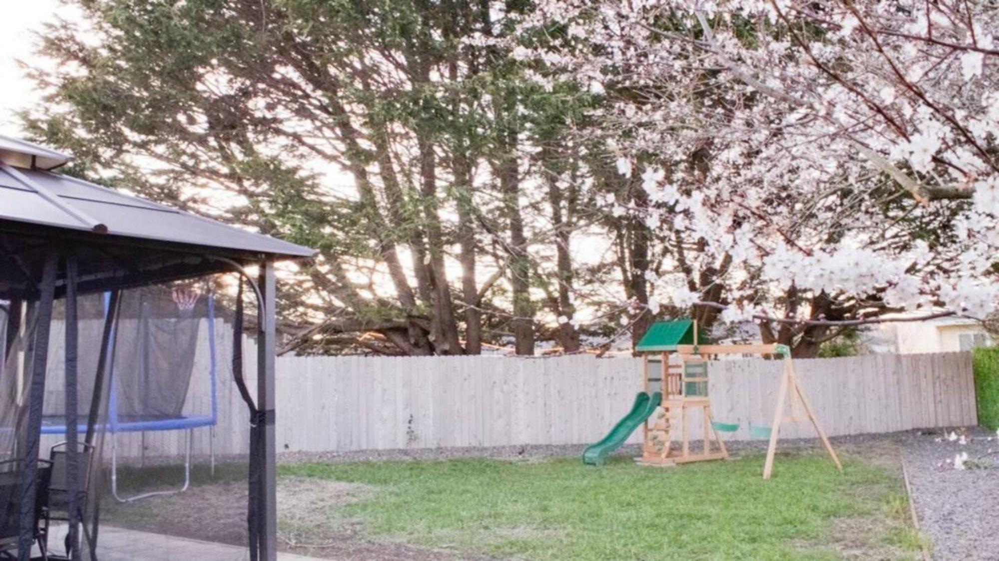 Private Home - Playground, Jumping Mat, Bbq, Darts, Firepit, Gazebo, 4 Smart Tvs, White Cotton Bedding, - The Redwood Cul-De Sac Beach Retreat كريسينت سيتي المظهر الخارجي الصورة