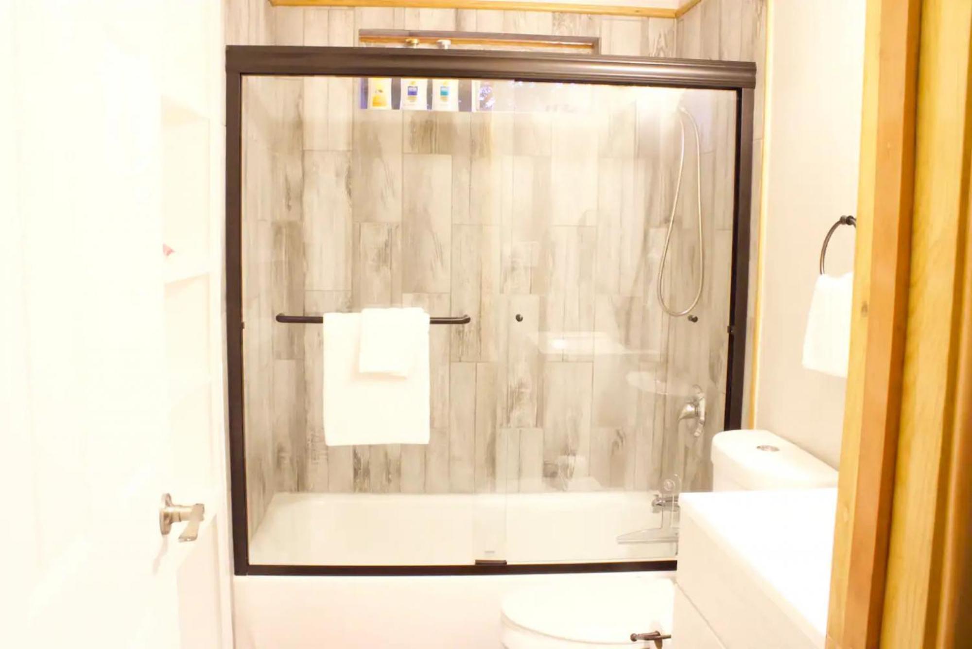 Private Home - Playground, Jumping Mat, Bbq, Darts, Firepit, Gazebo, 4 Smart Tvs, White Cotton Bedding, - The Redwood Cul-De Sac Beach Retreat كريسينت سيتي المظهر الخارجي الصورة
