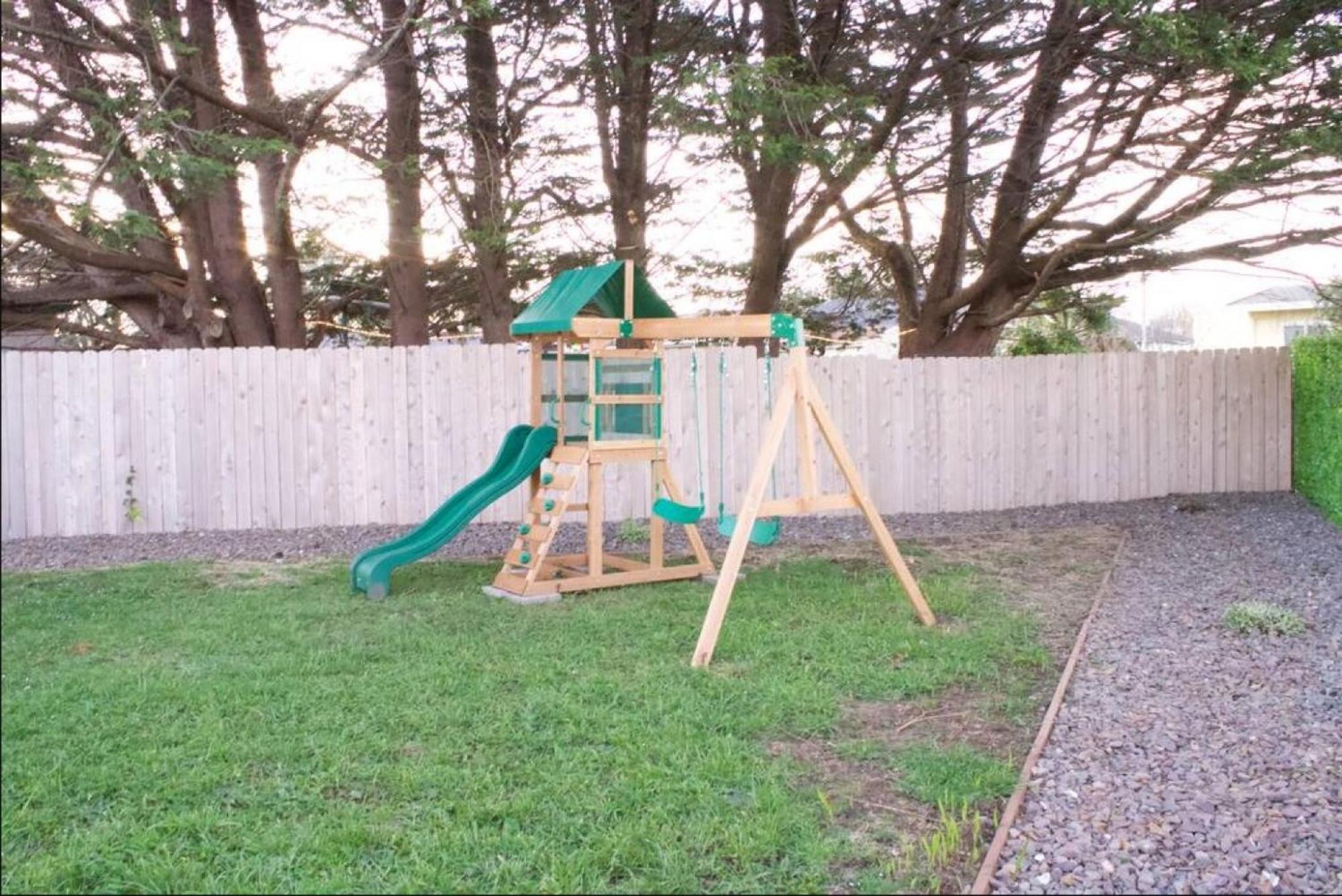 Private Home - Playground, Jumping Mat, Bbq, Darts, Firepit, Gazebo, 4 Smart Tvs, White Cotton Bedding, - The Redwood Cul-De Sac Beach Retreat كريسينت سيتي المظهر الخارجي الصورة